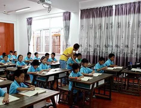 翻轉(zhuǎn)課堂在農(nóng)村學(xué)校實(shí)施中存在的問(wèn)題